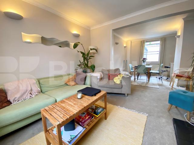 Bright & airy, offering approximately 1050 Sq. Ft.of living & entertaining space Henshaw Street, Elephant and Castle